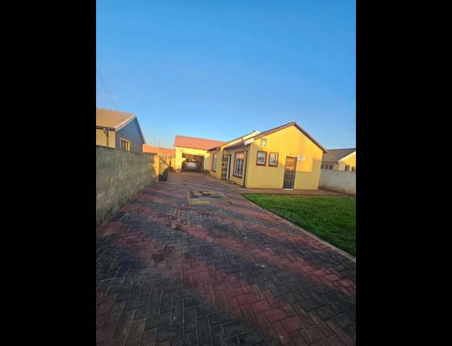 3 BEDROOM HOUSE FOR SALE IN PROTEA GLEN EXT